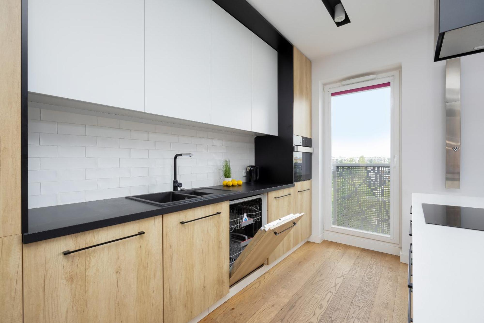 With Terrace & Parking By Renters Apartment