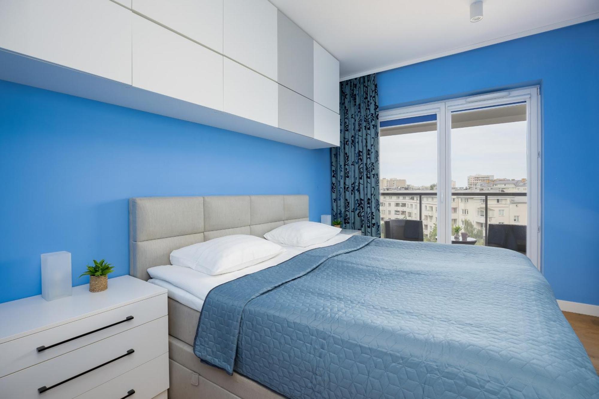 With Terrace & Parking By Renters Apartment